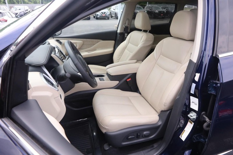Nissan Murano Vehicle Image 10