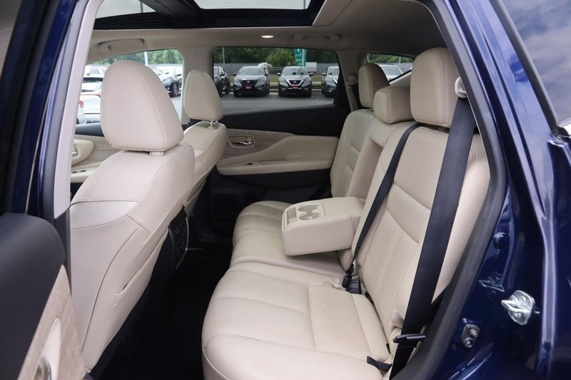 Nissan Murano Vehicle Image 11
