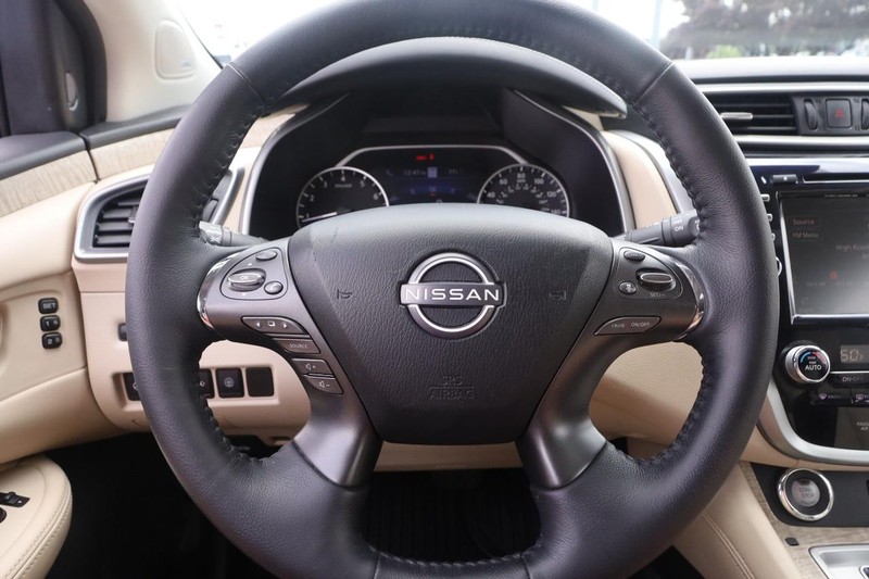 Nissan Murano Vehicle Image 12