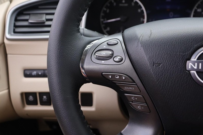 Nissan Murano Vehicle Image 13