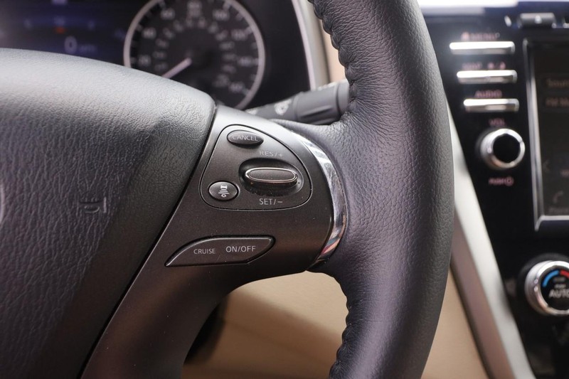 Nissan Murano Vehicle Image 14