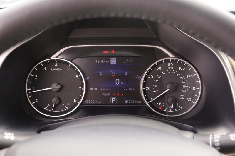 Nissan Murano Vehicle Image 15