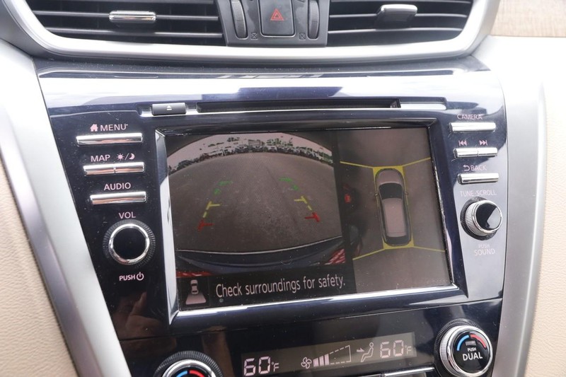 Nissan Murano Vehicle Image 18