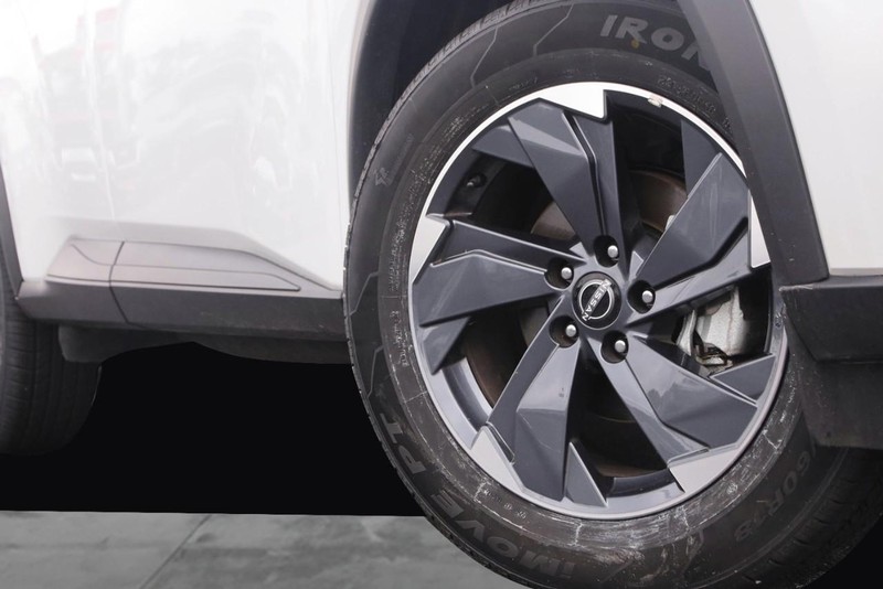 Nissan Rogue Vehicle Image 03