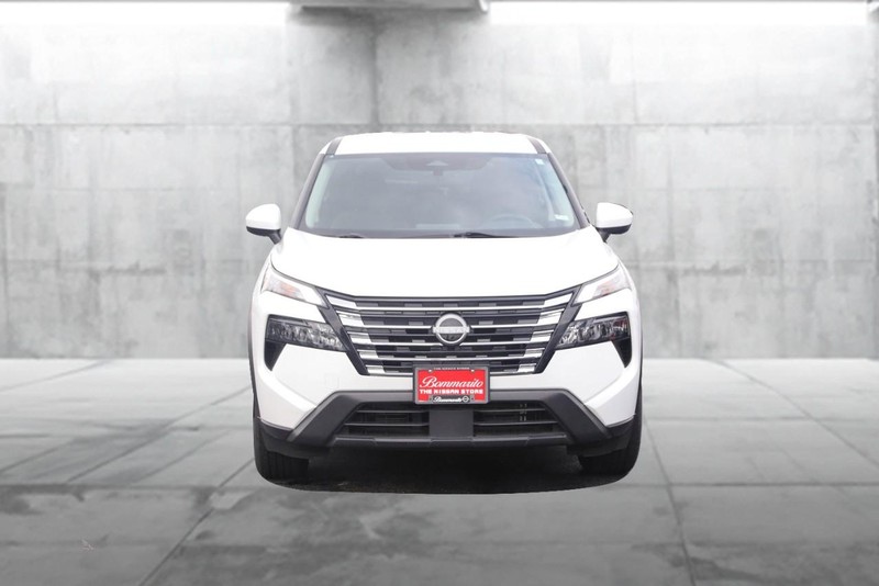 Nissan Rogue Vehicle Image 04
