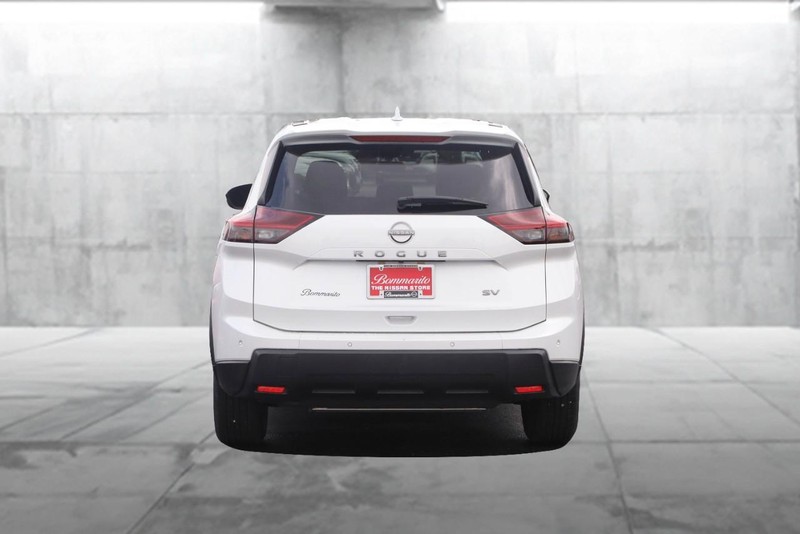 Nissan Rogue Vehicle Image 06