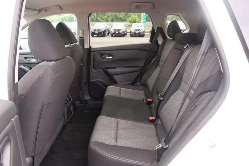Nissan Rogue Vehicle Image 10