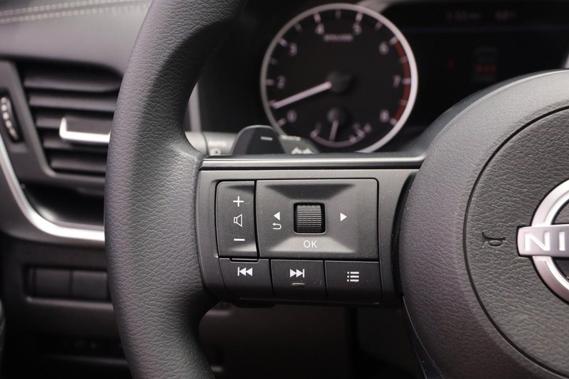 Nissan Rogue Vehicle Image 12