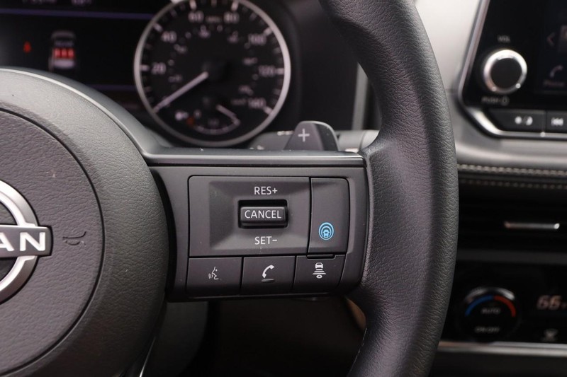 Nissan Rogue Vehicle Image 13