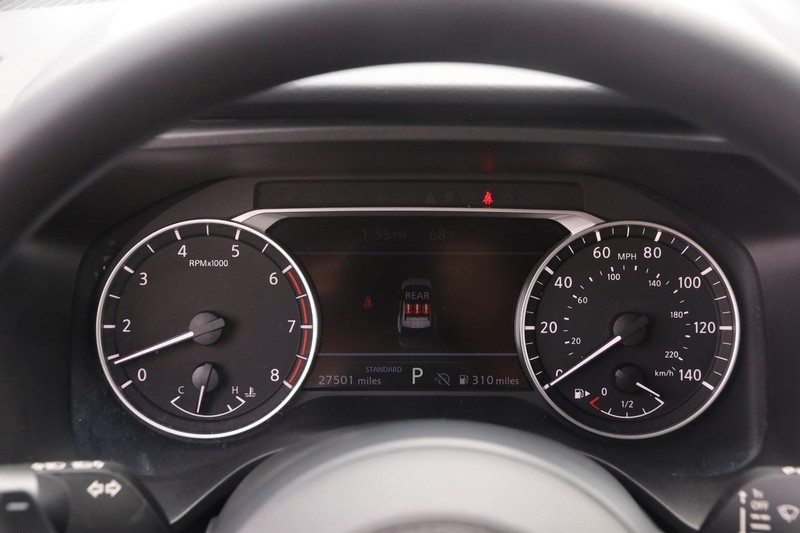 Nissan Rogue Vehicle Image 14