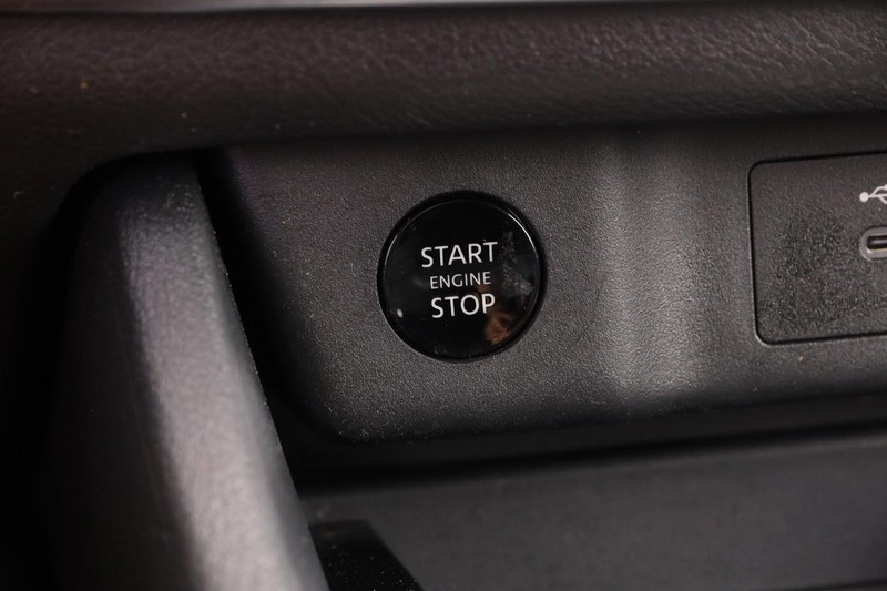 Nissan Rogue Vehicle Image 15