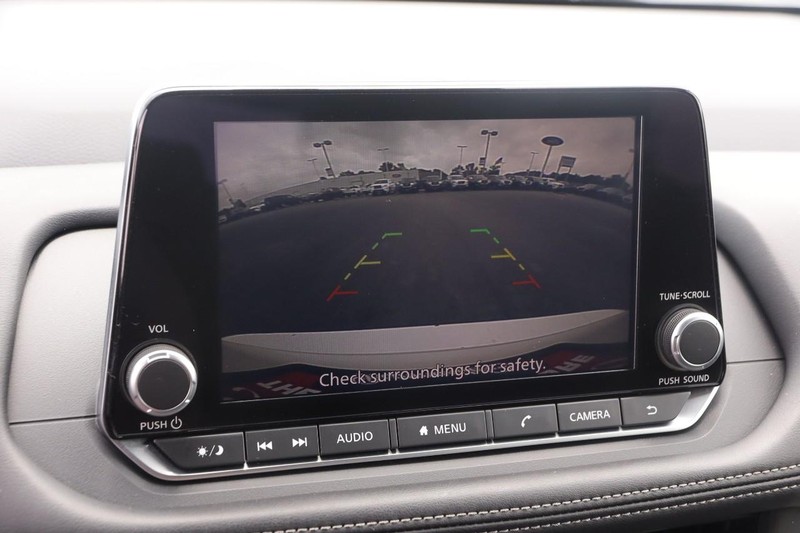 Nissan Rogue Vehicle Image 17