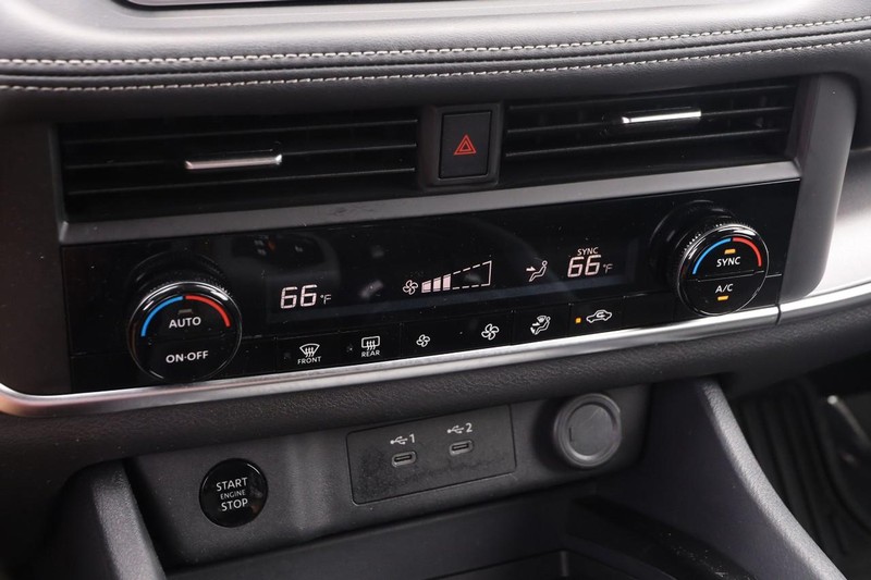 Nissan Rogue Vehicle Image 18