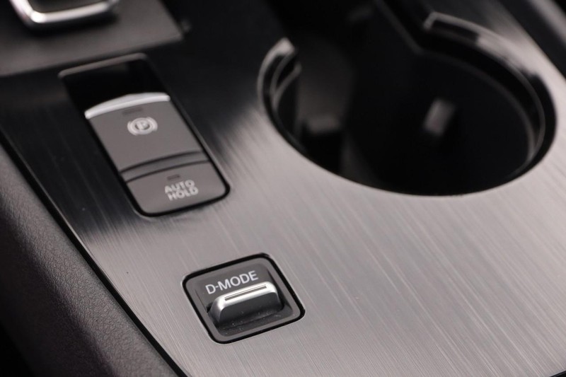 Nissan Rogue Vehicle Image 19