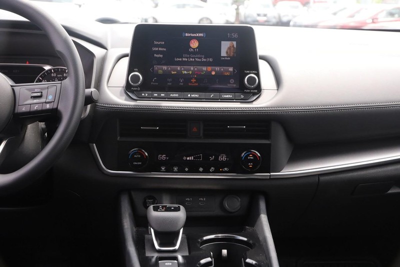 Nissan Rogue Vehicle Image 23