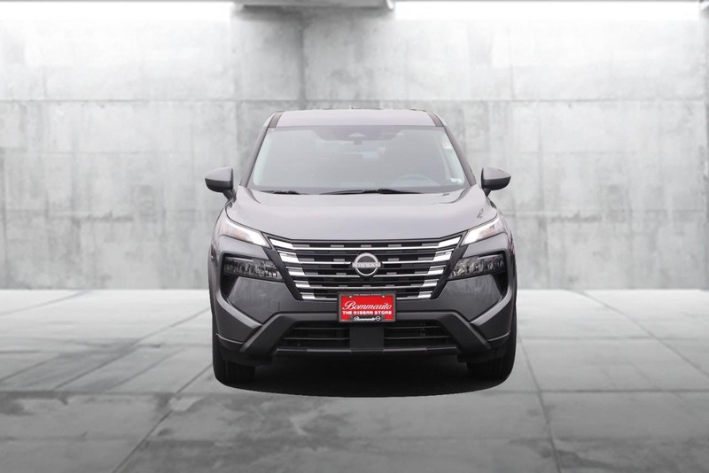 Nissan Rogue Vehicle Image 04