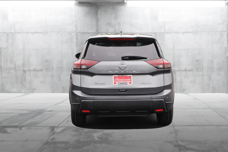 Nissan Rogue Vehicle Image 06