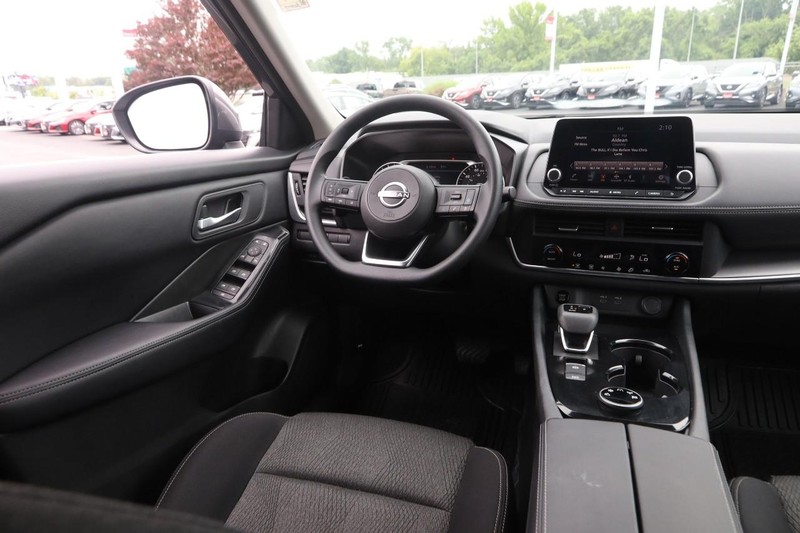 Nissan Rogue Vehicle Image 22