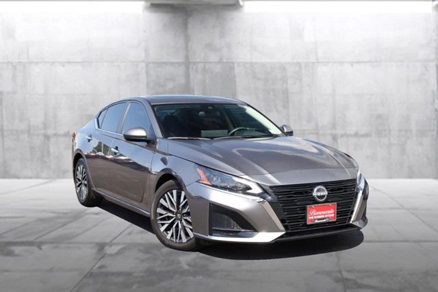Used 2023 Nissan Altima SV with VIN 1N4BL4DV8PN308419 for sale in Hazelwood, MO