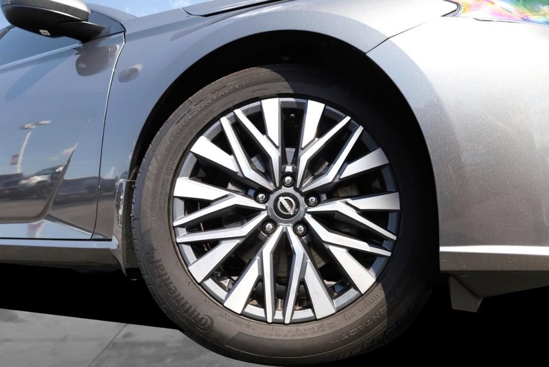 Nissan Altima Vehicle Image 03