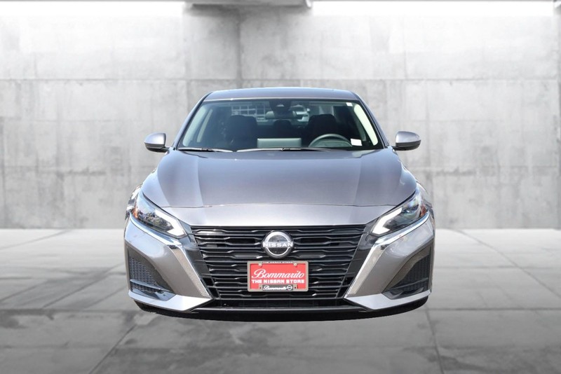 Nissan Altima Vehicle Image 04
