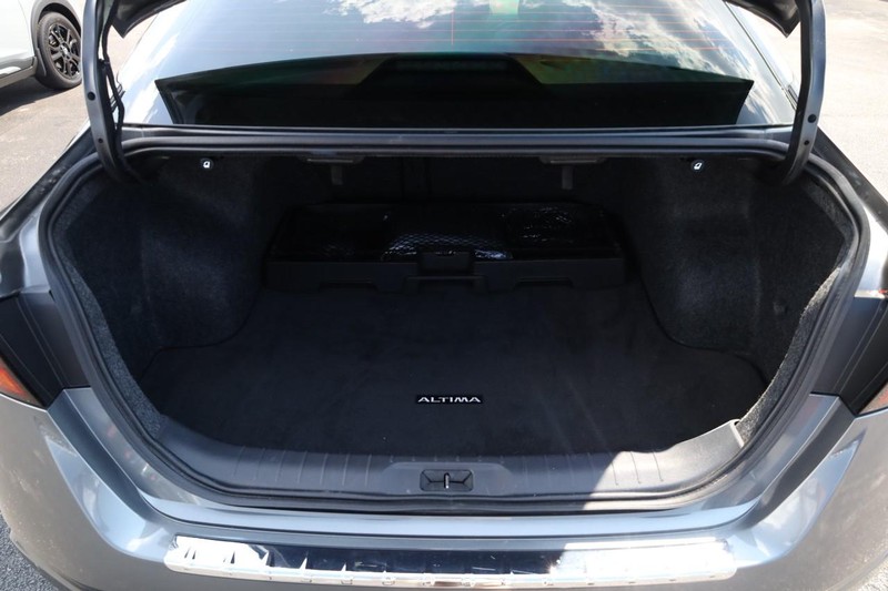 Nissan Altima Vehicle Image 07