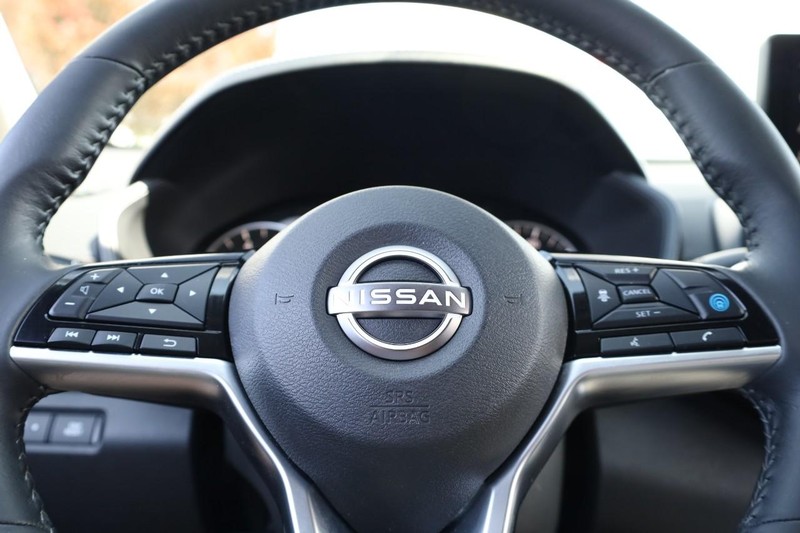 Nissan Altima Vehicle Image 09