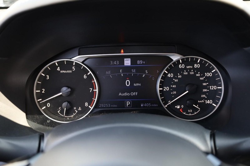 Nissan Altima Vehicle Image 10