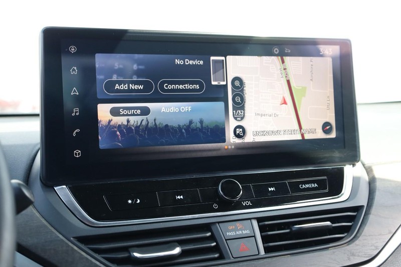 Nissan Altima Vehicle Image 11