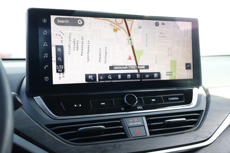 Nissan Altima Vehicle Image 12