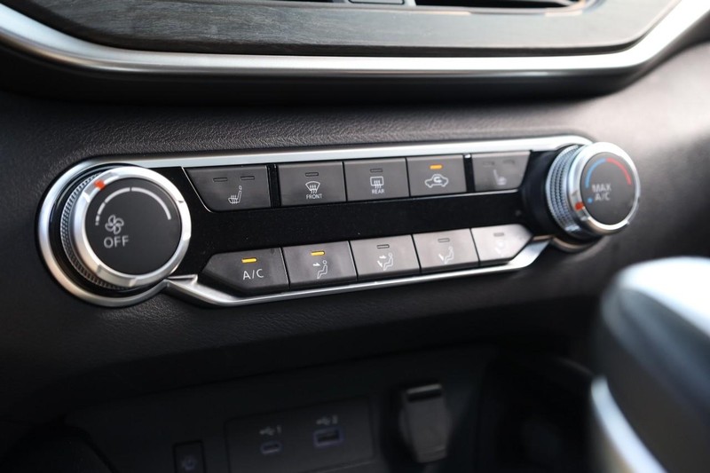 Nissan Altima Vehicle Image 14