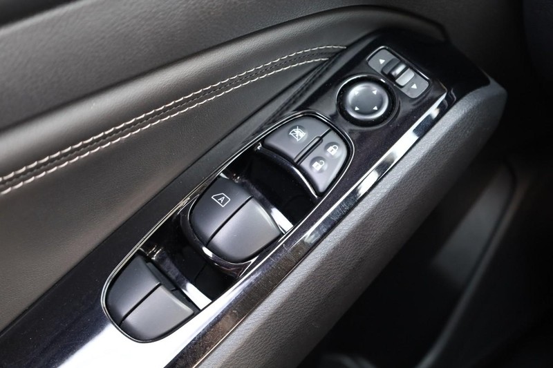 Nissan Altima Vehicle Image 18