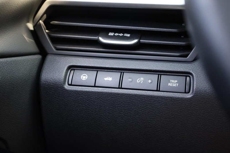 Nissan Altima Vehicle Image 19