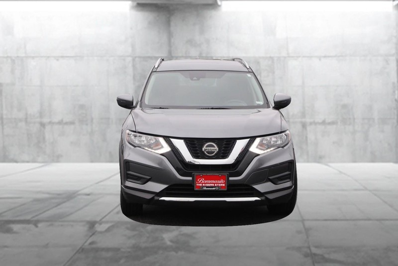 Nissan Rogue Vehicle Image 04