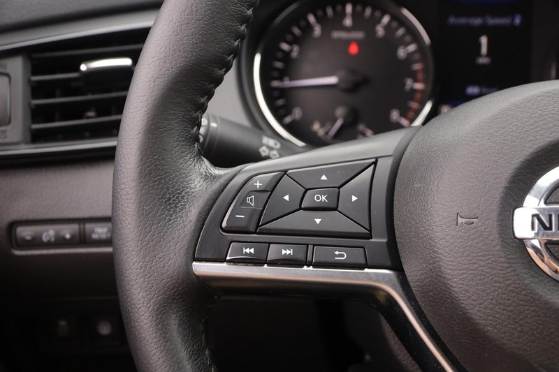Nissan Rogue Vehicle Image 12