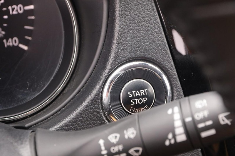 Nissan Rogue Vehicle Image 15