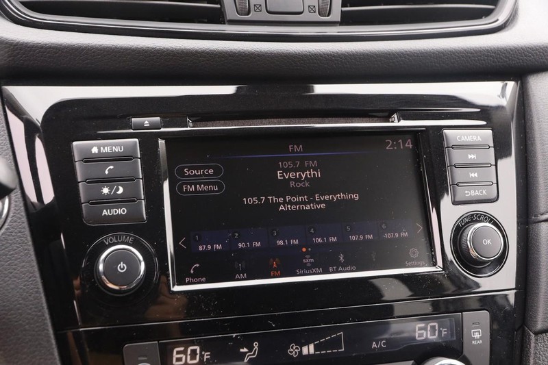 Nissan Rogue Vehicle Image 16