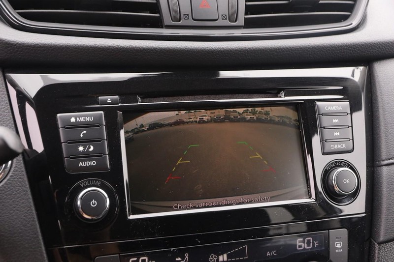 Nissan Rogue Vehicle Image 17