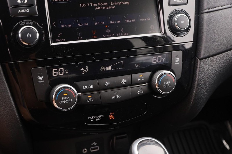 Nissan Rogue Vehicle Image 18