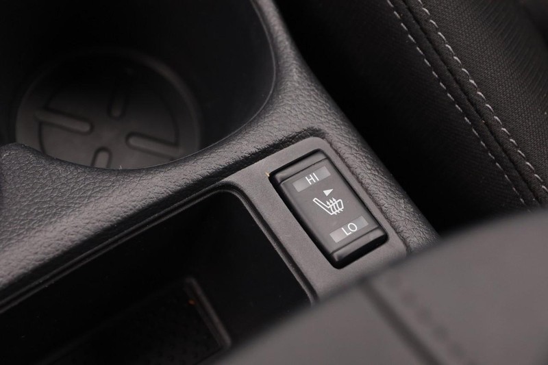 Nissan Rogue Vehicle Image 19