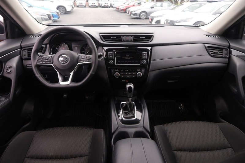 Nissan Rogue Vehicle Image 21