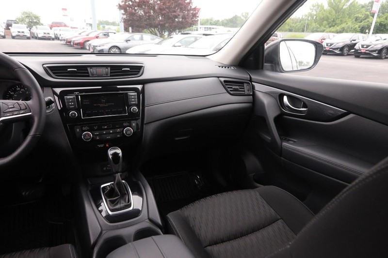 Nissan Rogue Vehicle Image 25