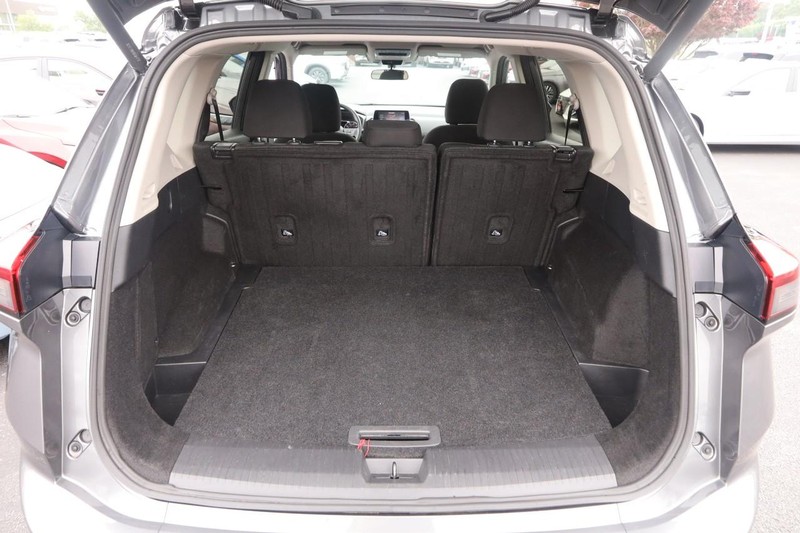Nissan Rogue Vehicle Image 07