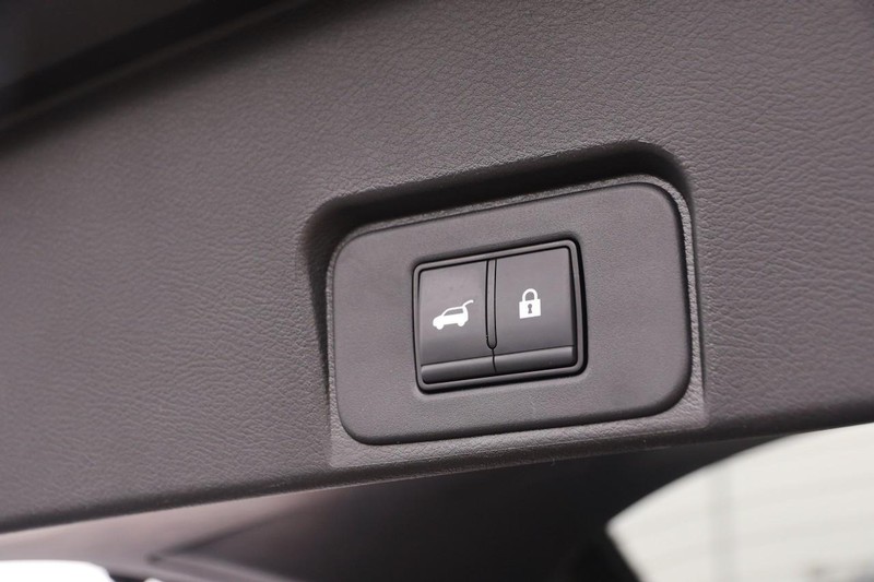 Nissan Rogue Vehicle Image 08
