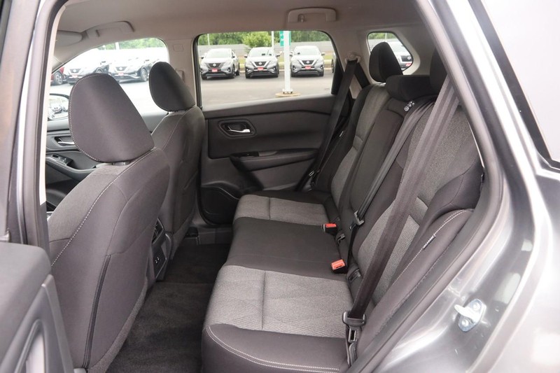 Nissan Rogue Vehicle Image 10