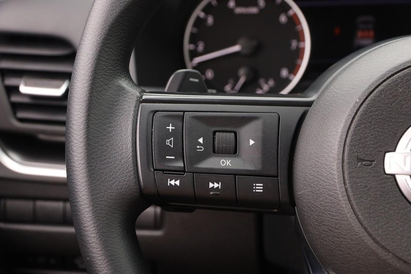Nissan Rogue Vehicle Image 12