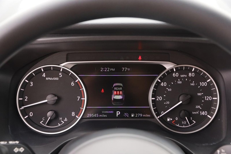Nissan Rogue Vehicle Image 14