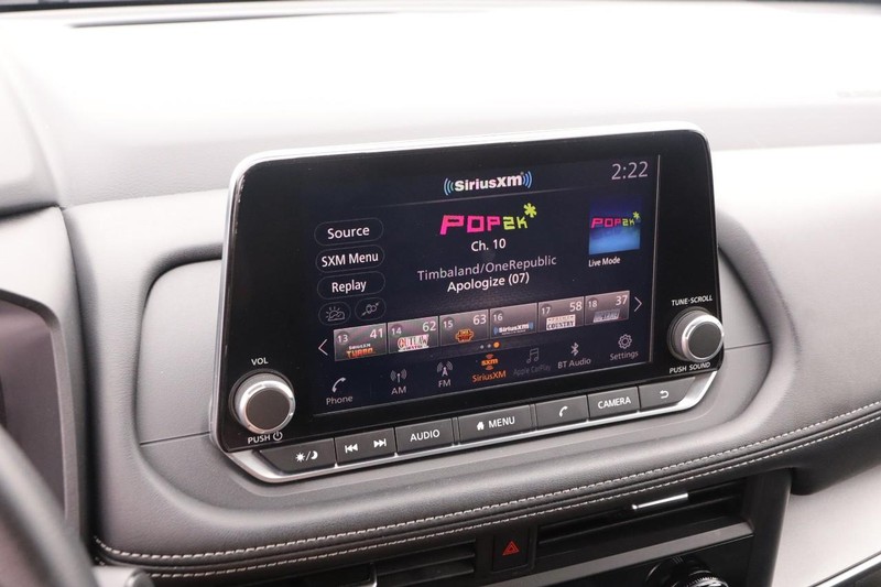 Nissan Rogue Vehicle Image 16