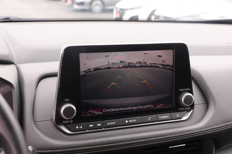 Nissan Rogue Vehicle Image 17
