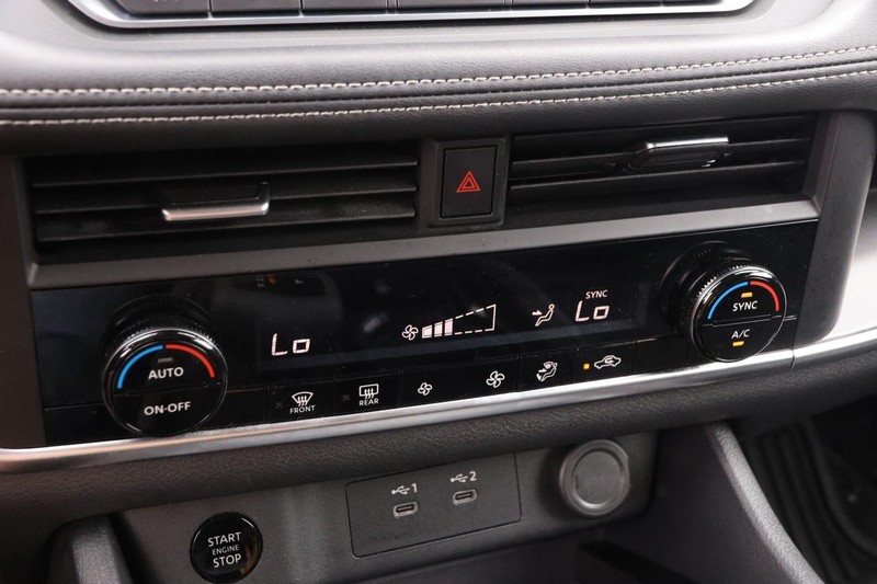 Nissan Rogue Vehicle Image 18